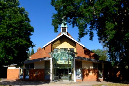 St Barnabas' Church, Temple Road, Epsom (August 2013) (2)