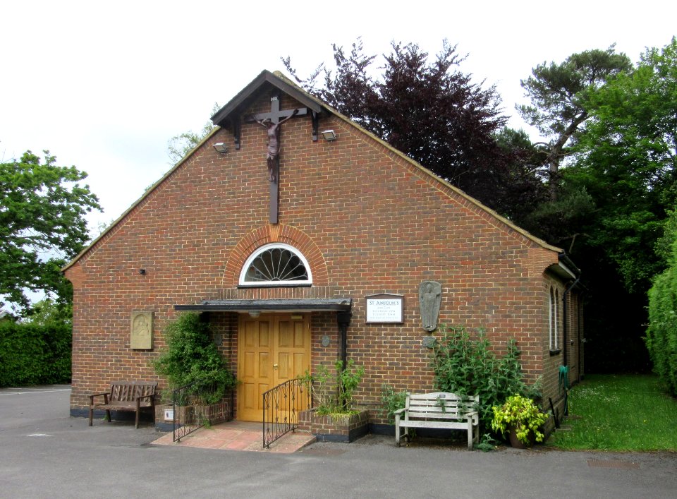 St Anselm's Church, Churt Road, Beacon Hill (June 2015) (3)