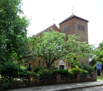 St Barnabas Church, Vine Road, East Molesey (July 2015) (5)