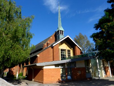 St Barnabas' Church, Temple Road, Epsom (August 2013) (3)