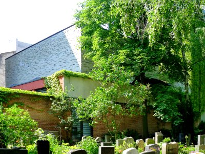 St. Thomas von Aquin (Akademiekirche) vom Friedhof