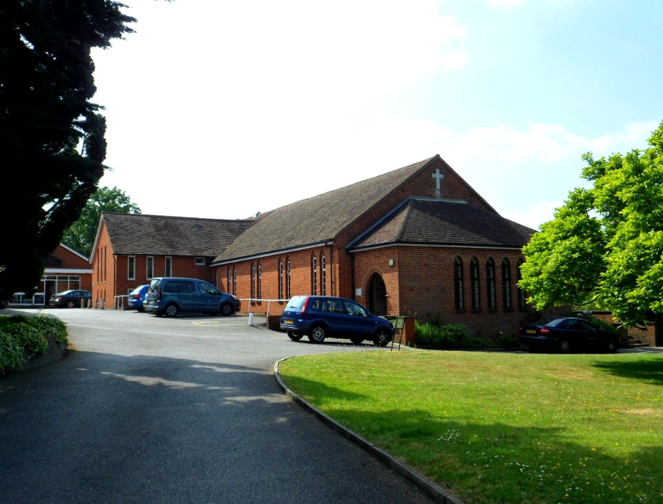 St Ann's Church, Brighton Road, Banstead (July 2013) (2)