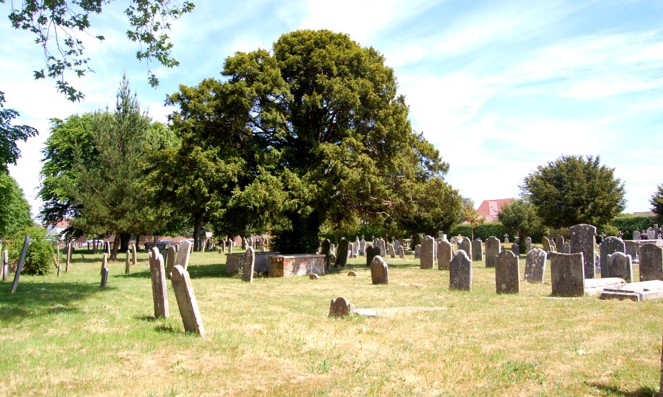 St Andrew's Church, High Street, Hamble-le-Rice (May 2019) (Churchyard) (2)