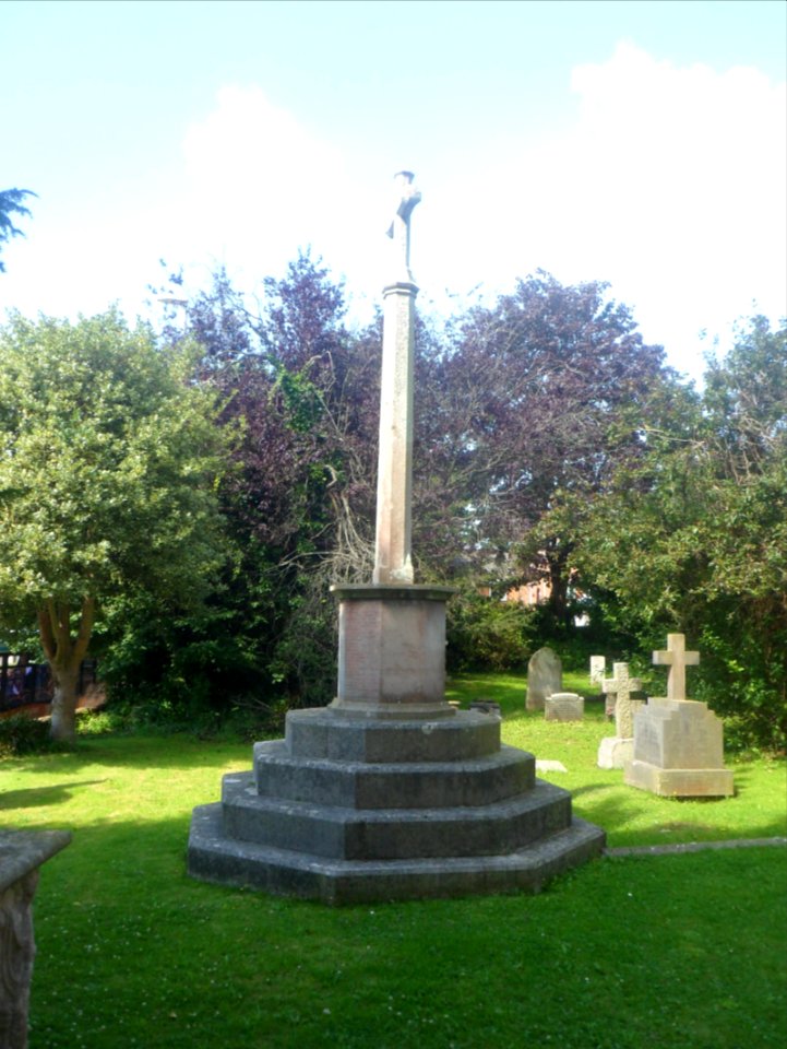 St Andrew's Church, Havant Road, Farlington (August 2017) (War Memorial)