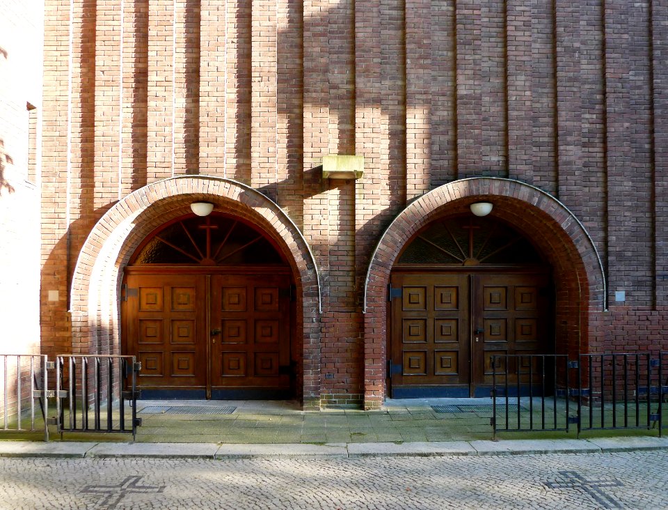 St. Thomas-vo-Aquin-Kirche (Berlin-Charlottenburg) Portale
