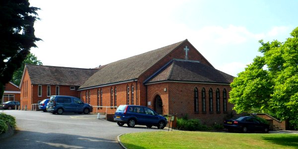 St Ann's Church, Brighton Road, Banstead (July 2013) (4)