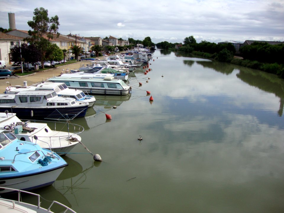 St.Gilles-du-Gard (Gard, Fr) Canal du Rhone, bateaux de plaisance