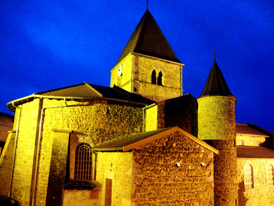 St.Jaques-des-Arrêts (Rhône, Fr) l'église le soir