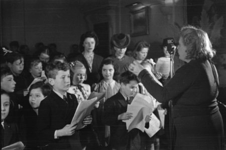 St.Nicolaas bezoekt Nederlandse kinderen in Engeland, Bestanddeelnr 935-2200