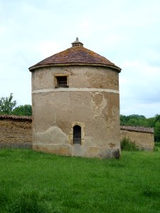 St.Denis-de Cabanne (Loire, Fr) pigeonnier du château de Gatellier