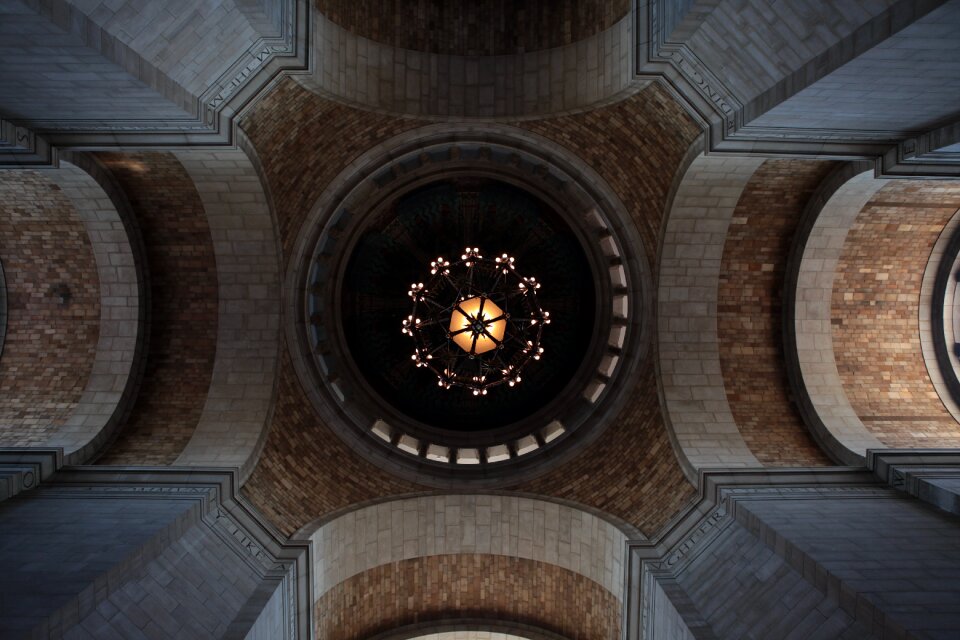 Symmetry up ceiling photo