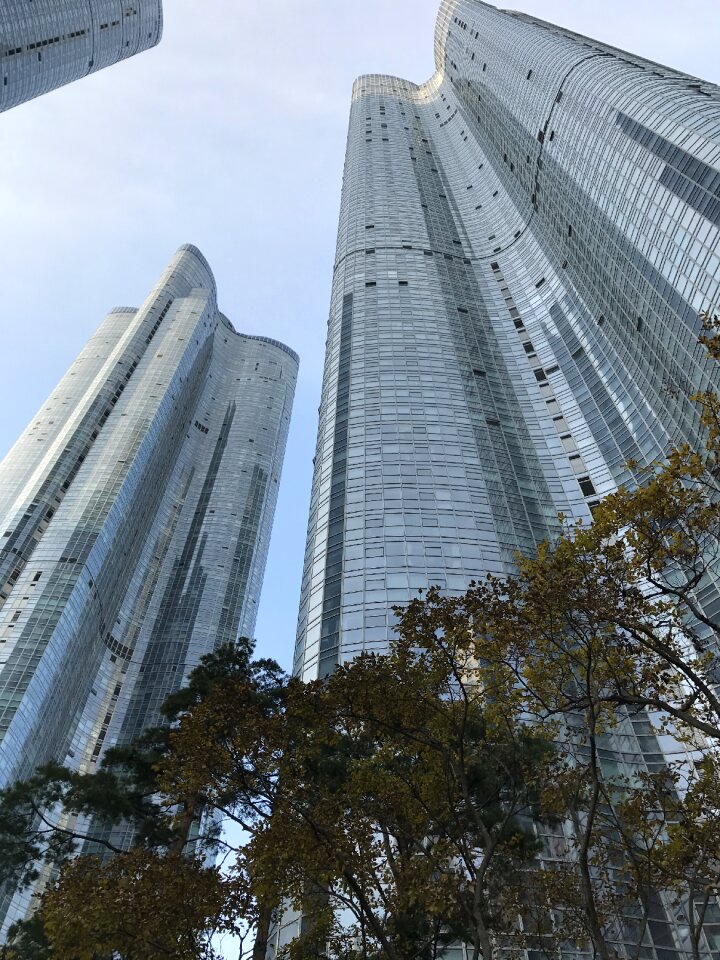 Upper apartment housing