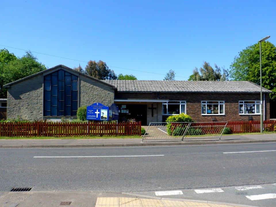 St Wilfrid's Church, Horley Row, Meath Green, Horley (June 2013) (4)