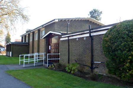 St Ambrose's Church, Warren Park, Warlingham (April 2013) (2)