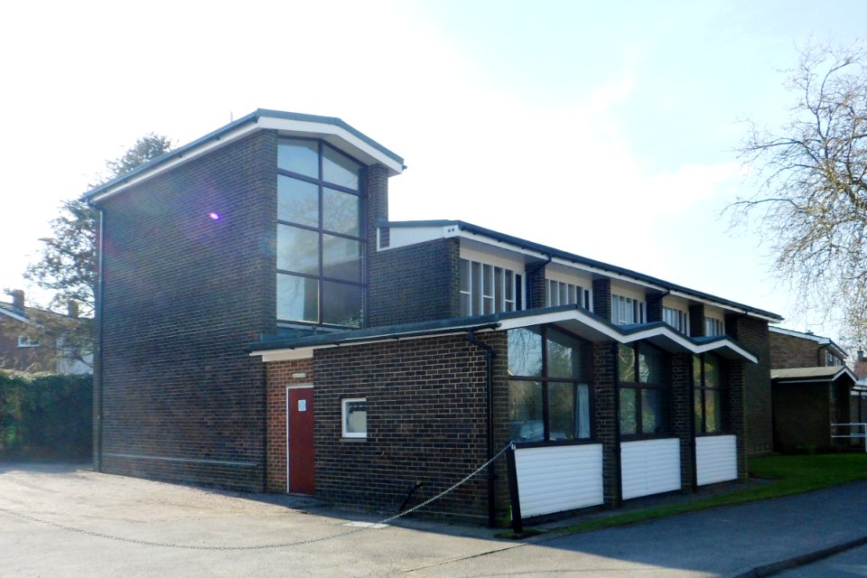 St Ambrose's Church, Warren Park, Warlingham (April 2013) (1)