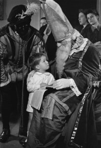 St.Nicolaas bezoekt Nederlandse kinderen in Engeland, Bestanddeelnr 935-2199