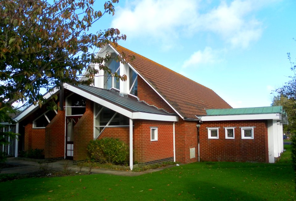 St Richard's Church, Etchingham Road, Langney, Eastbourne (October 2012) (2)