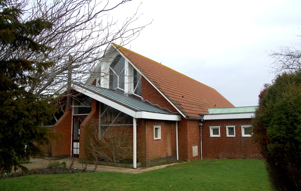 St Richard's Church, Etchingham Road, Langney, Eastbourne (February 2019) (1)