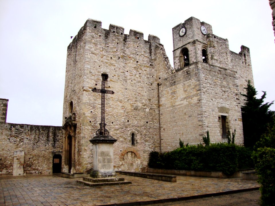 St.Laurent-des-Arbres (Gard, Fr) église-château 3