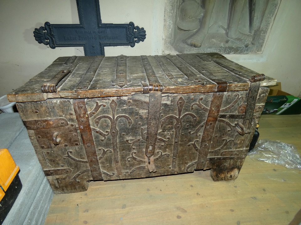 St.Katharinen Ammendorf Truhe