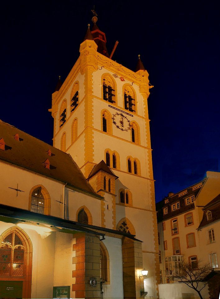 St.Gangolf Turm nachts