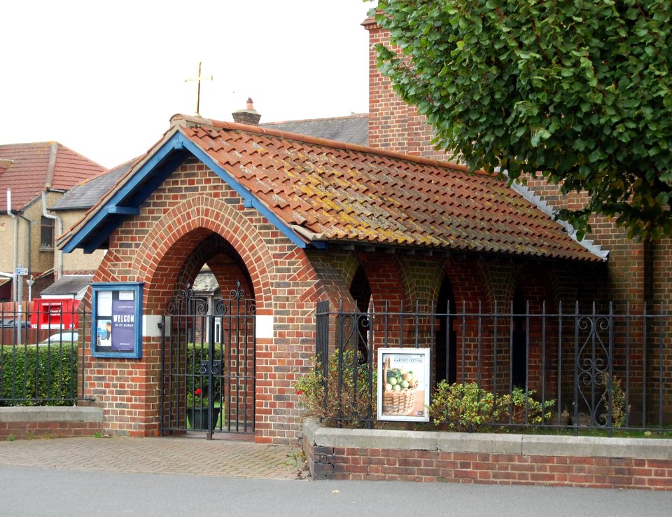 St Alban's Church, 104 Copnor Road, Copnor, Portsmouth (October 2017) (2)
