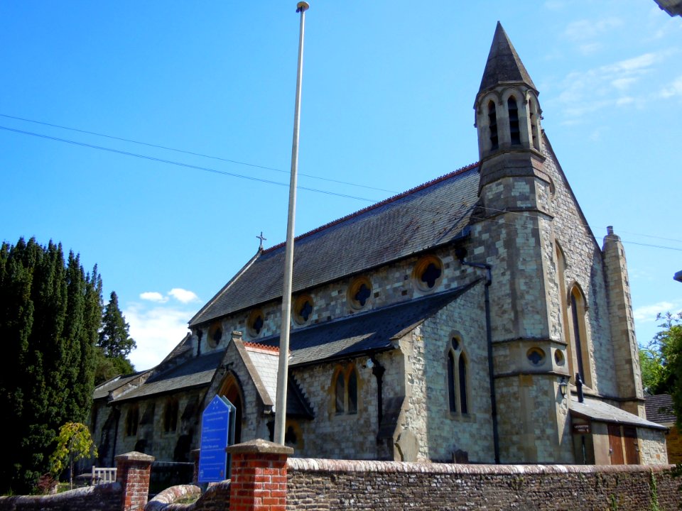 St Peter's Church, Beales Lane, Wrecclesham (May 2015) (4)