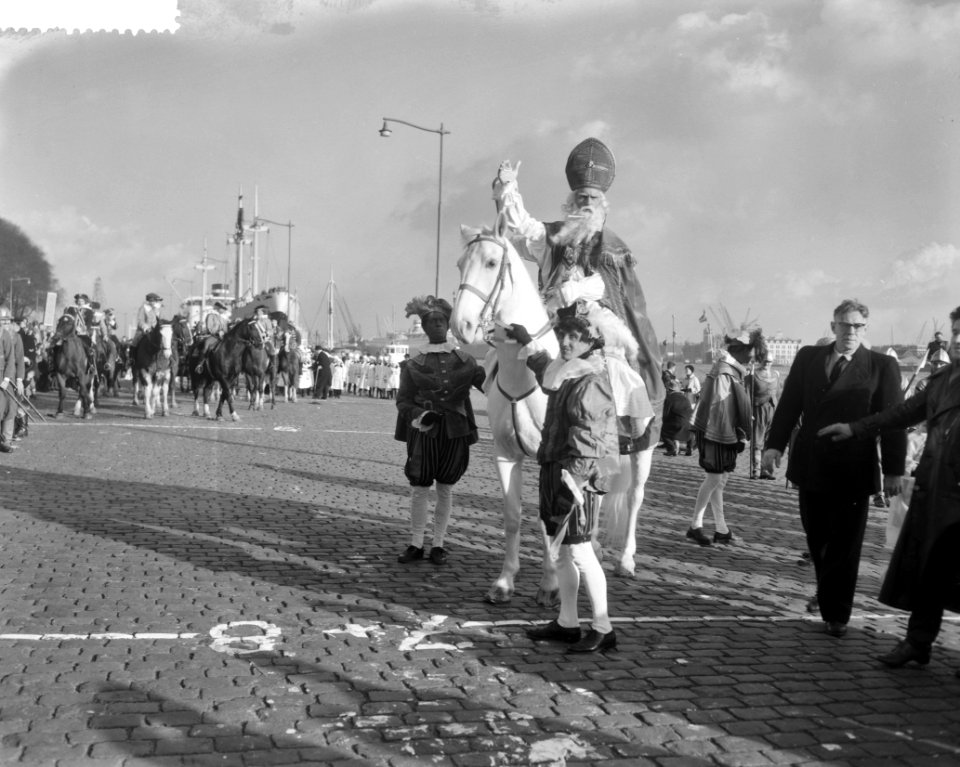 St Nicolaas arriveert in Rotterdam, Bestanddeelnr 911-7783