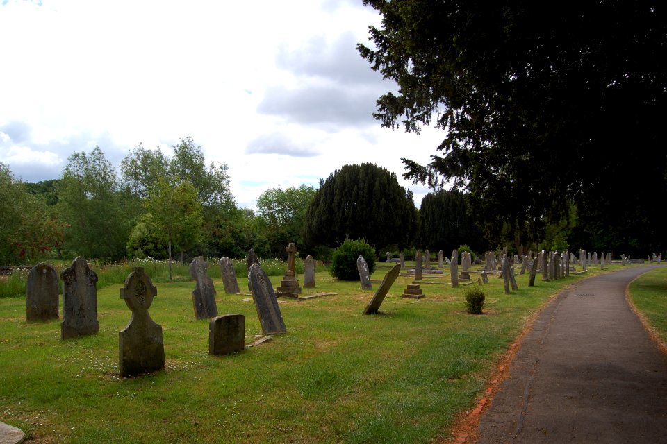 St Peter's Church, Church Street, Titchfield (May 2019) (Churchyard) (2)