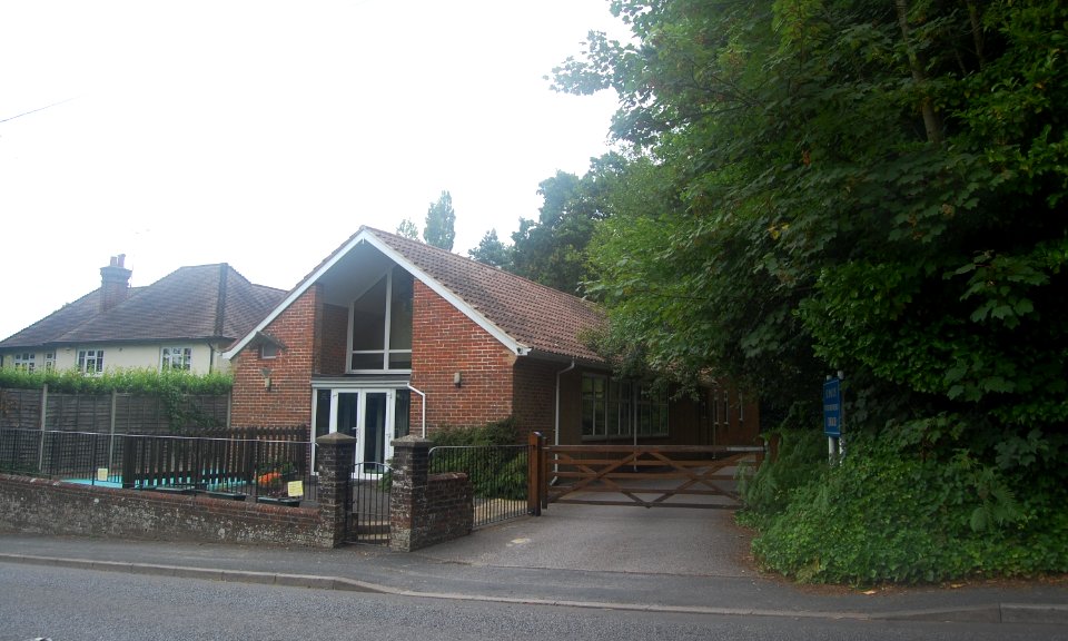 St Paul's United Reformed Church, Hill Brow Road, Hill Brow (July 2019) (3)