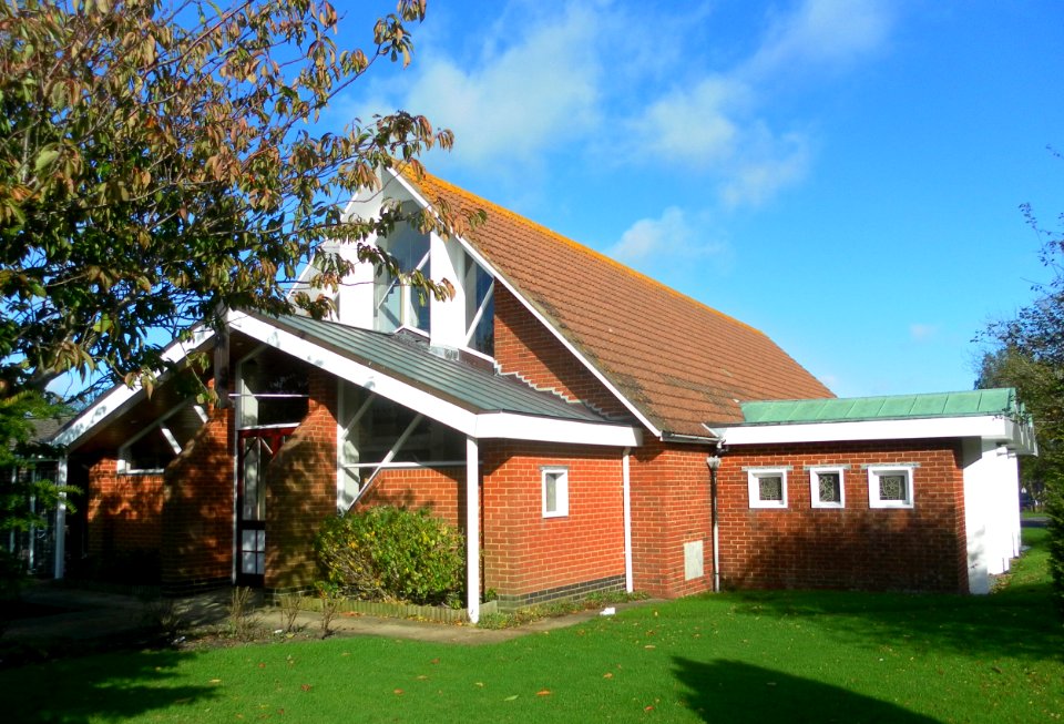 St Richard's Church, Etchingham Road, Langney, Eastbourne (October 2012) (1)