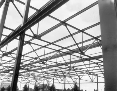 Staalconstructies aanbouw hal station Leeuwarden, uitvoerders Fa. Kloos Kinderdi, Bestanddeelnr 906-6568