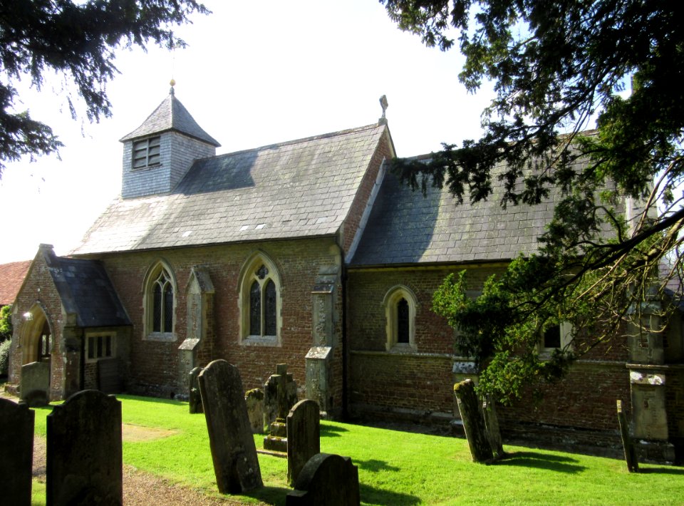 St Peter's Church, Church Lane, Hambledon (June 2015) (4)