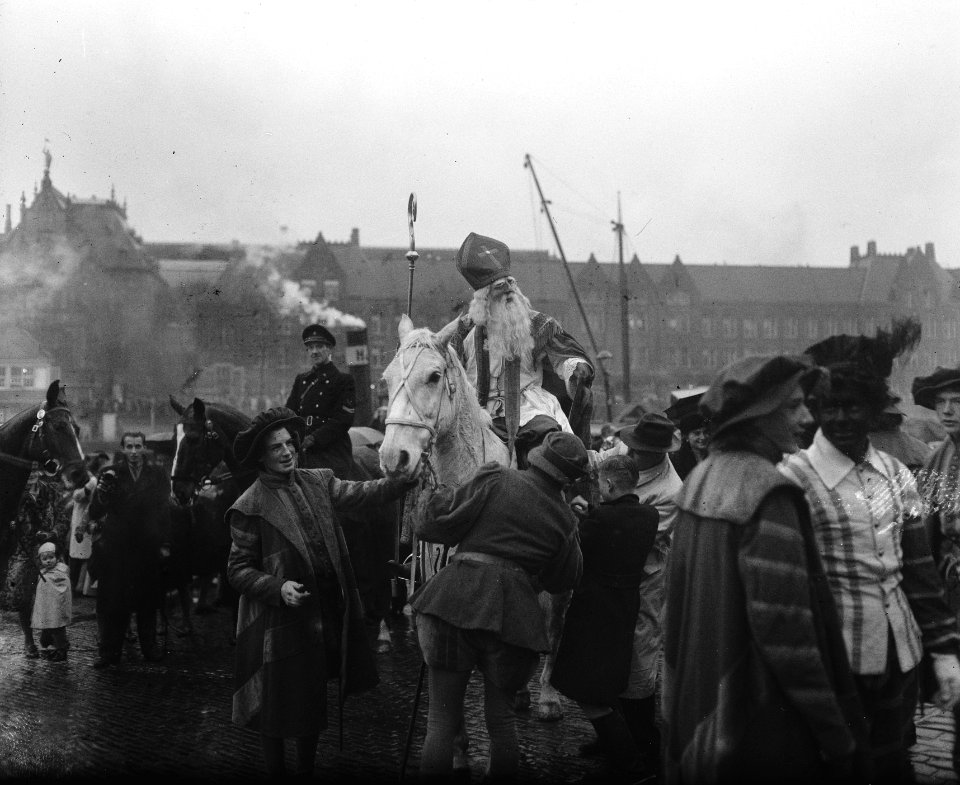 St Nicolaas stijgt te paard, Bestanddeelnr 902-4832