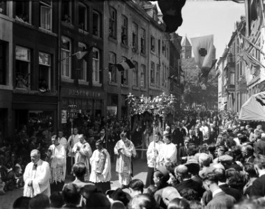 St Servaasprocessie te Maastricht Door de Bredestraat, Bestanddeelnr 902-7486