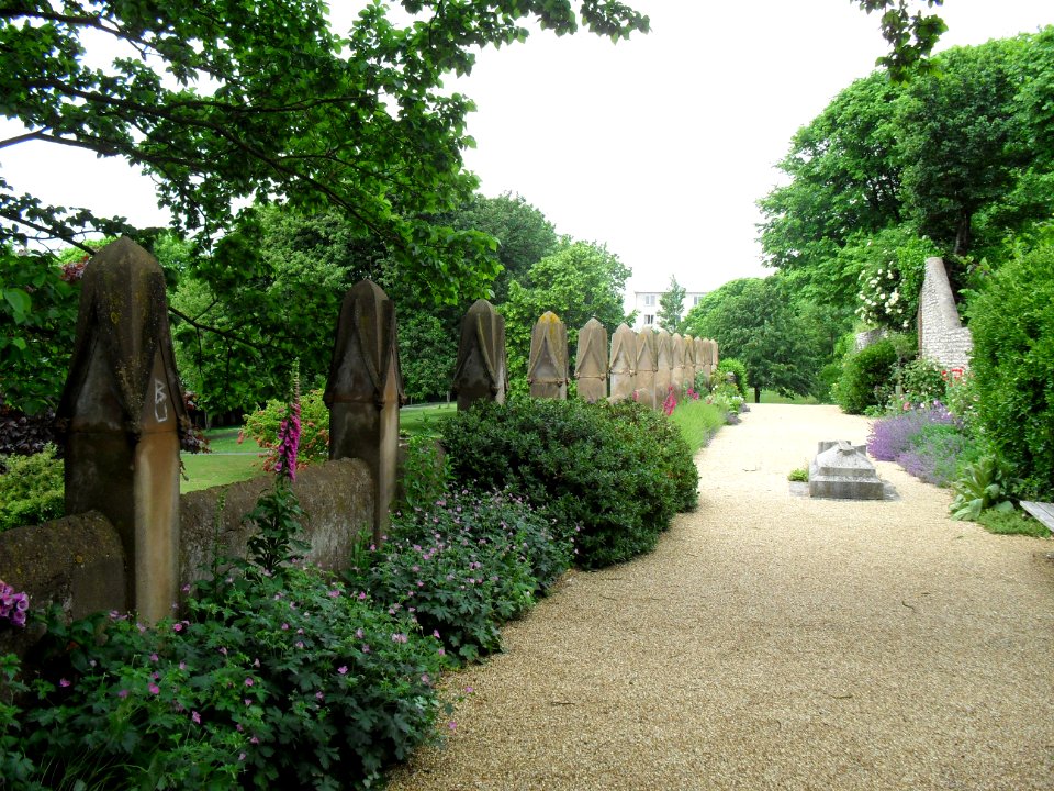 St Nicholas' Graveyard and Garden of Rest, Brighton (June 2010)