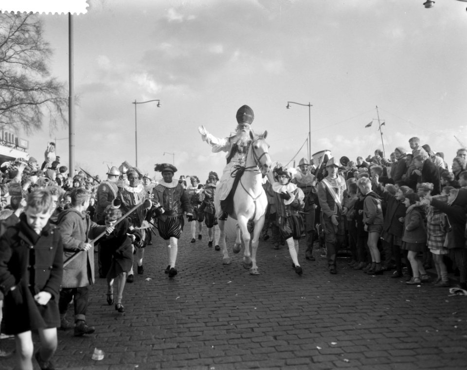 St Nicolaas arriveert in Rotterdam, Bestanddeelnr 911-7782