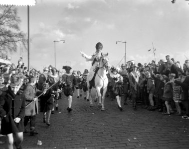 St Nicolaas arriveert in Rotterdam, Bestanddeelnr 911-7782