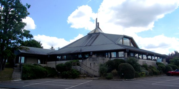 St Paul's Church, Northey Avenue, Howell Hill, near Ewell (July 2020) (2)