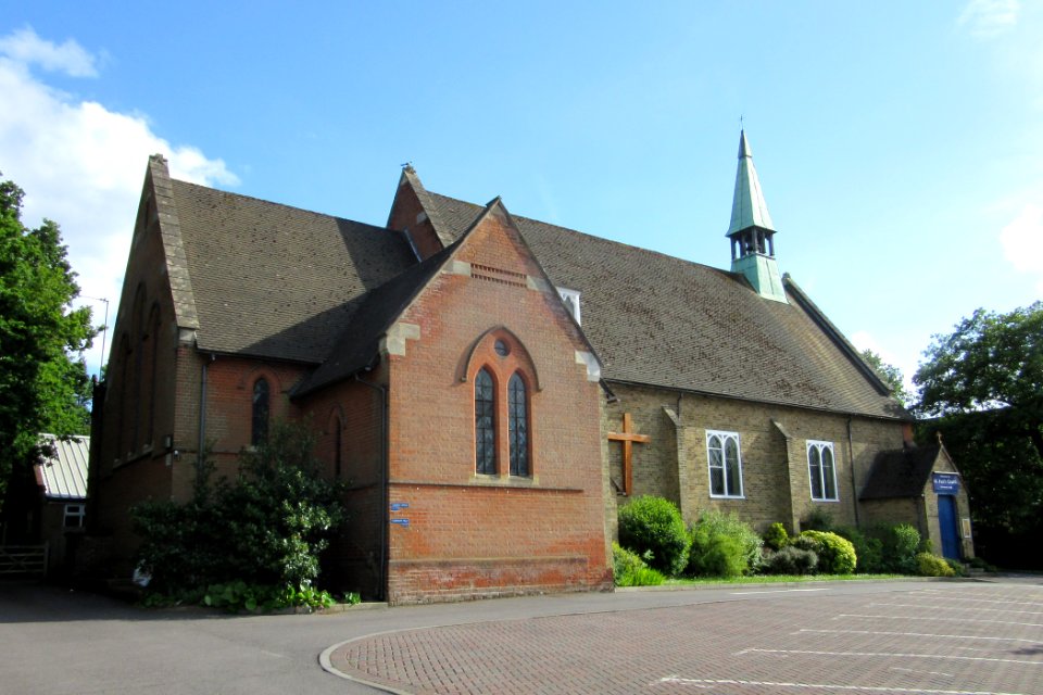 St Paul's Church, Oriental Road, Maybury, Woking (June 2015) (1)