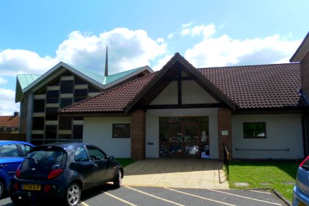 St Paul's Methodist Church, Woodfield Road, Northgate, Crawley (May 2012) (1)