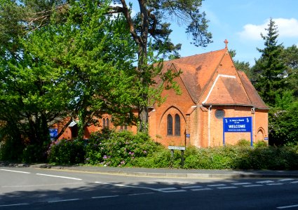St Mary's Church, Wood Street, Ash Vale (May 2014) (4)