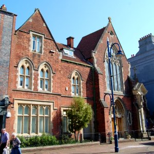 St Mary's RC Church, High Street, Gosport (April 2019) (3)