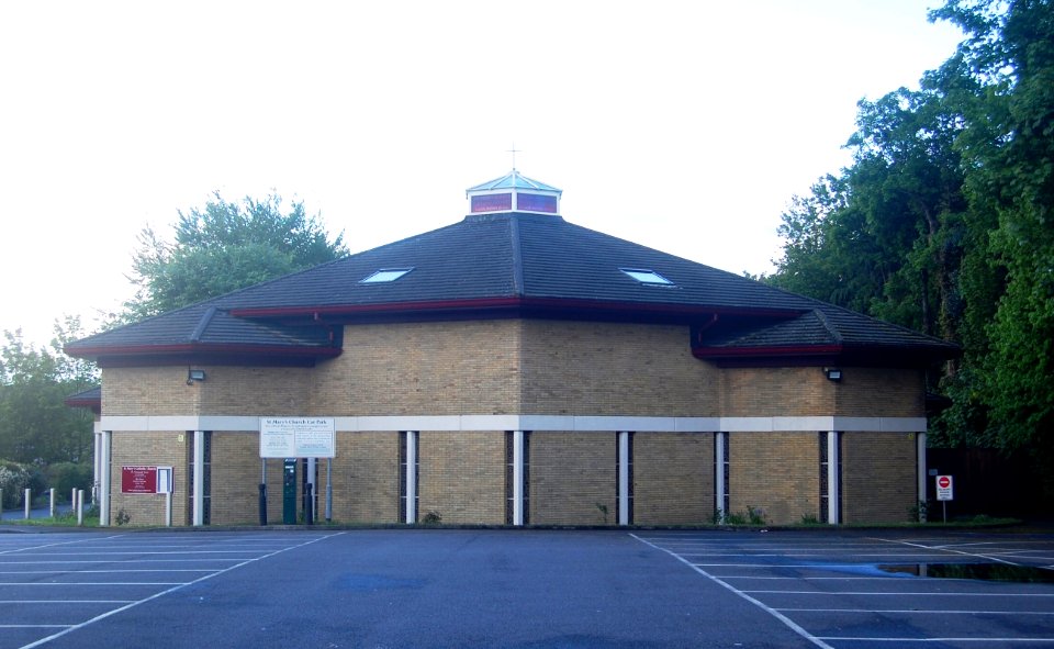 St Mary's Church, Normandy Street, Alton (May 2021) (2)