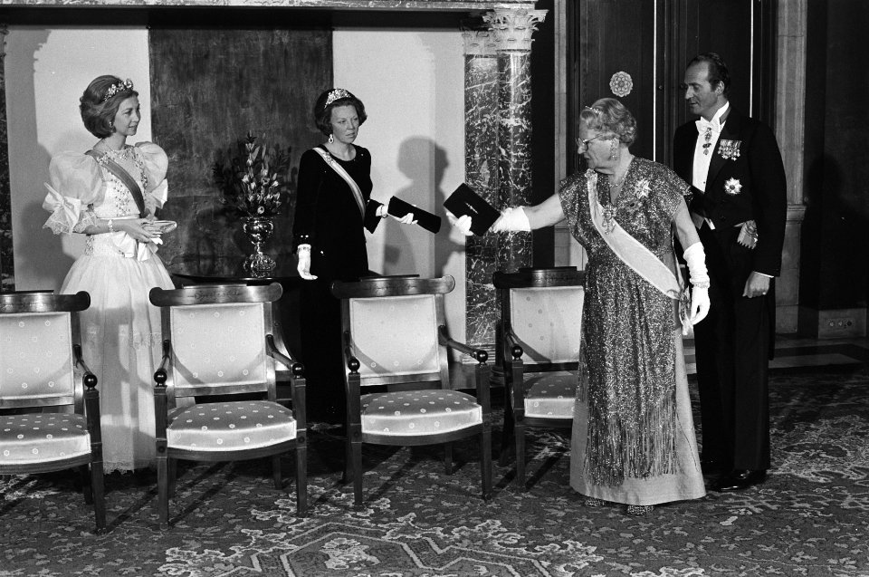 Staatsbezoek Spaans Koninklijk paar statiefoto Paleis op de Dam, koningin Julia, Bestanddeelnr 930-7313