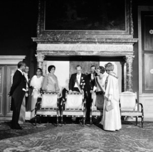Staatsbezoek Surinaamse president Ferrier voorbereiding maken staatsiefoto in , Bestanddeelnr 929-3472