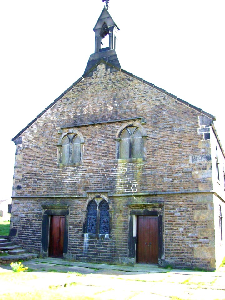 St Thomas, Friarmere, west end
