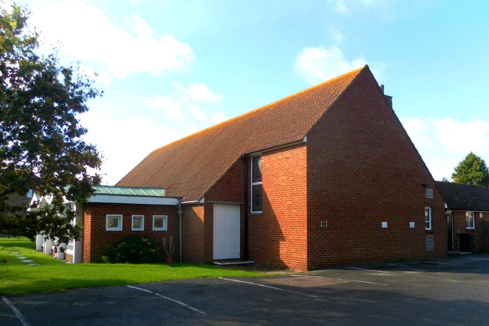 St Richard's Church, Etchingham Road, Langney, Eastbourne (October 2012) (3)