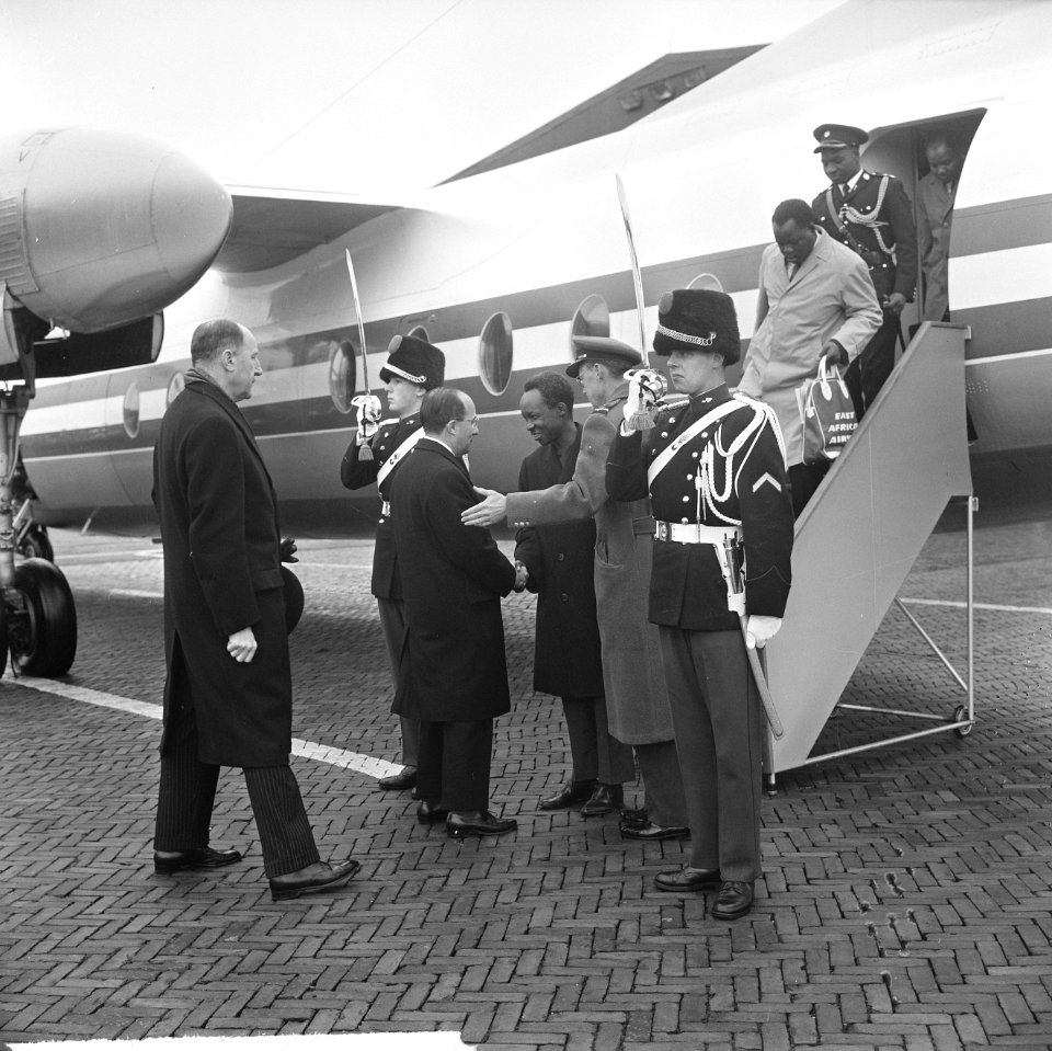 Staatsbezoek president Nyerere van Tanzania, vliegveld Soesterberg, minister-pre, Bestanddeelnr 917-6696