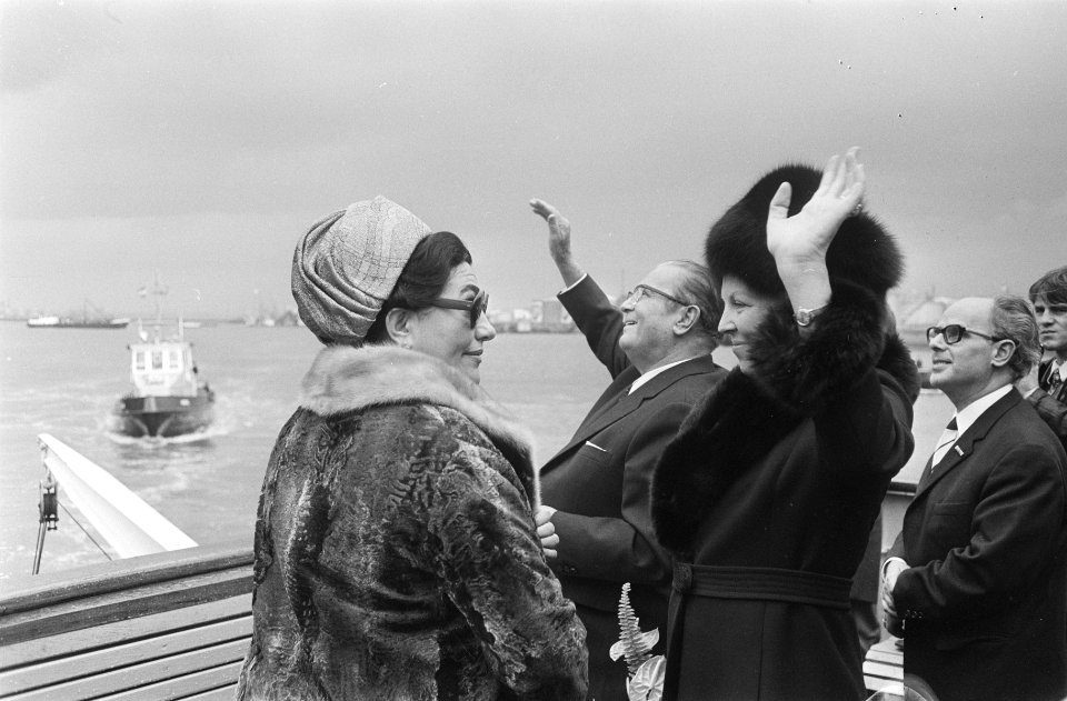 Staatsbezoek President Tito van Joegoslavie rondvaart door de Rotterdamse haven, Bestanddeelnr 923-9400